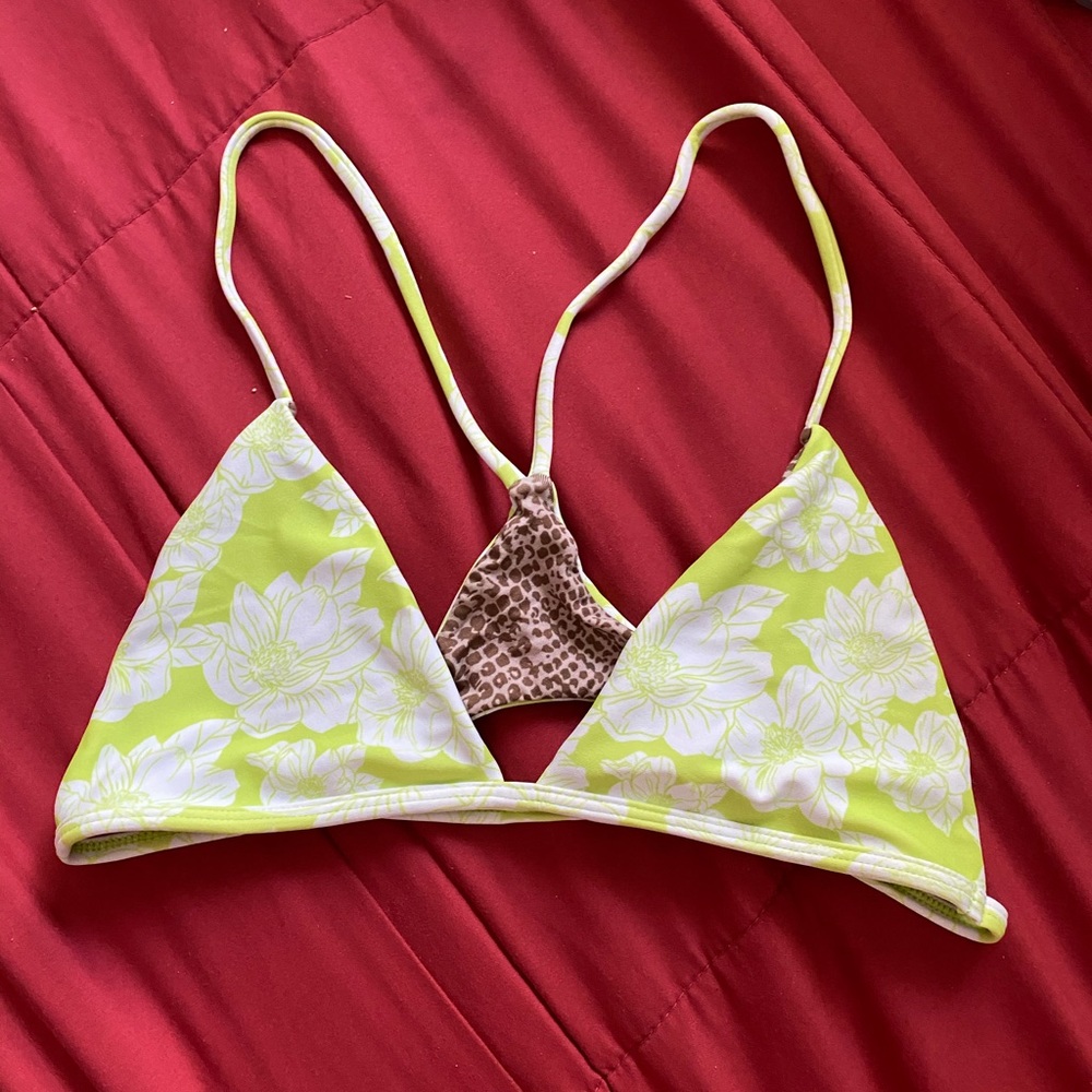 Acacia neon magnolia Shaka top